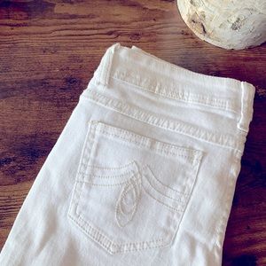 Juniors white stretchy straight/skinny leg denim
